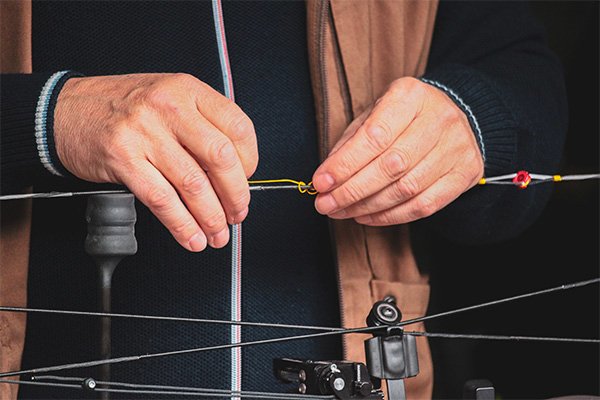 Réglage d'une tirette sur un arc compound